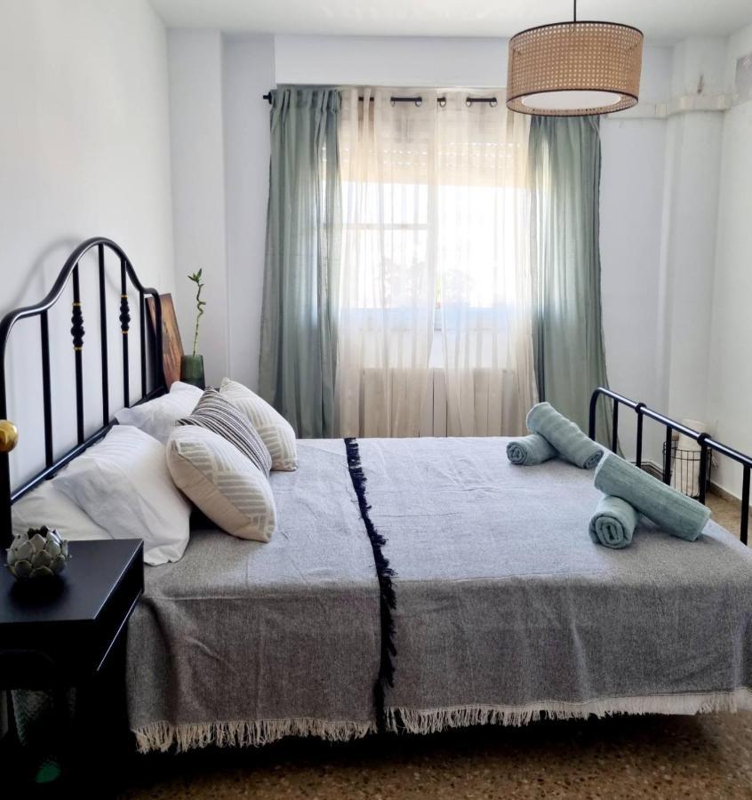 Lovely 4 Bed Flat Apartment *